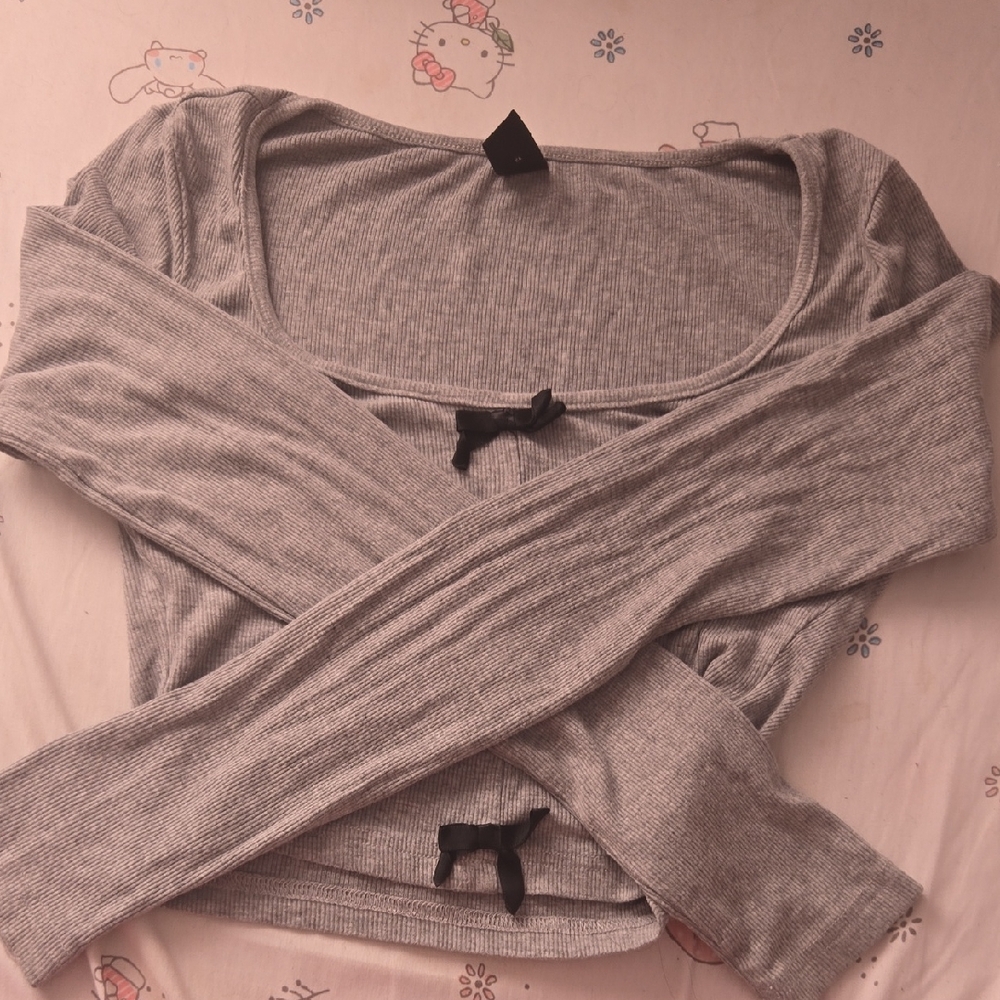Ribbed Long-Sleeve Crop Top in Light Gray